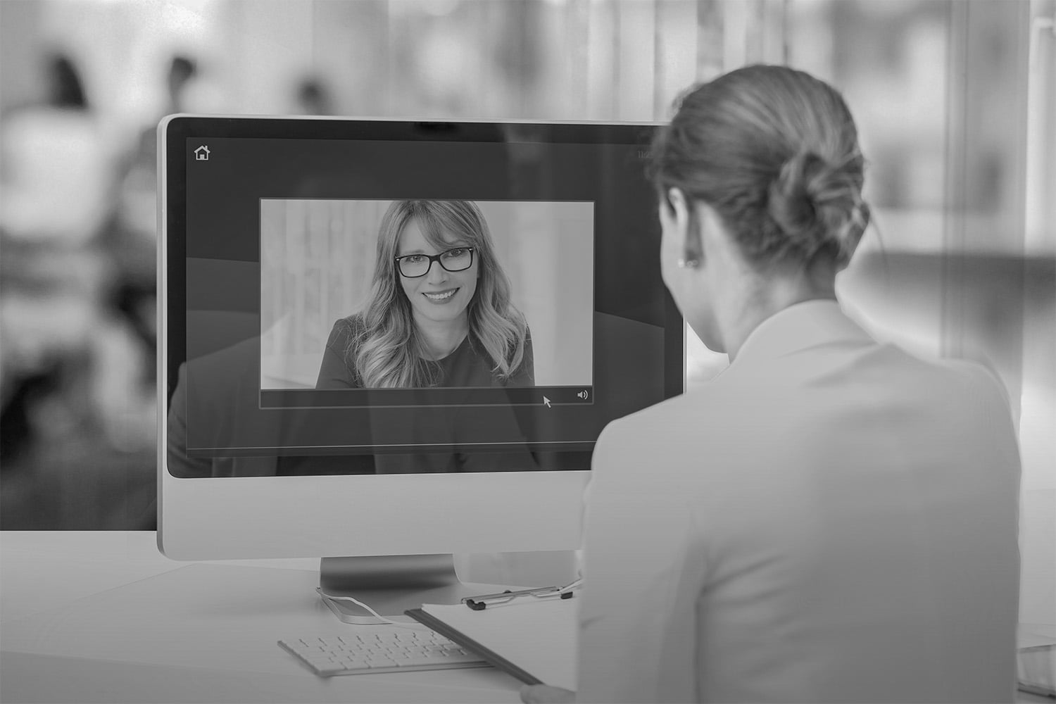 Abelon * Kontakt Oss - Ansatt snakker med kunde (video-chat)